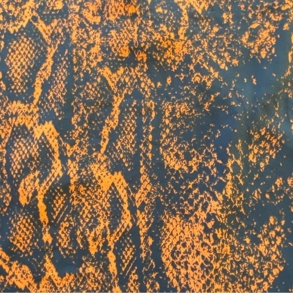 CAbi #101 Women's Border Wrap Snake Skin Print Navy-Rust Blouse - Picture 10 of 15